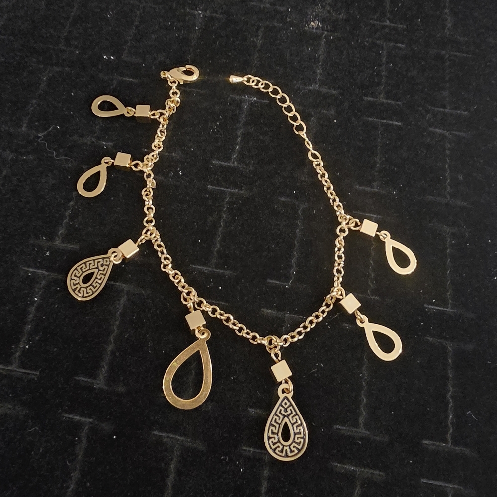 Gold Teardrop Charm Bracelet
